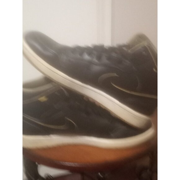 Mens Sz 9.5 Nike Air Jordan 1 Mid Retro \